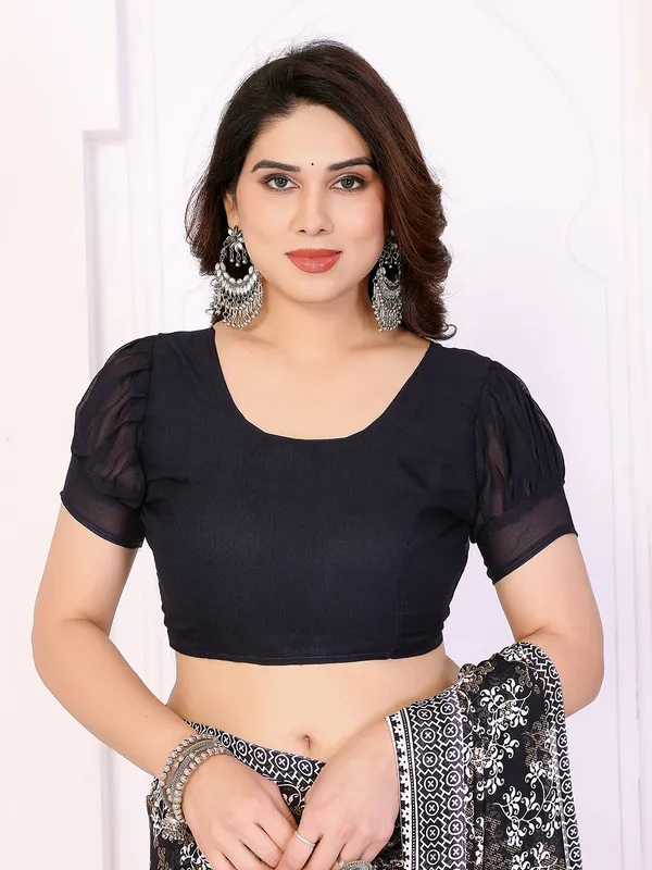 Printed_Georgette_Saree_With_UnStitched_Blouse_Piece_(BLACK)