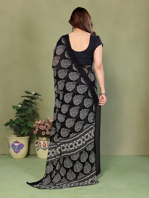 Printed_Georgette_Saree_With_UnStitched_Blouse_Piece_(BLACK)