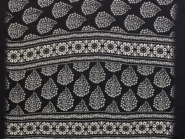 Printed_Georgette_Saree_With_UnStitched_Blouse_Piece_(BLACK)