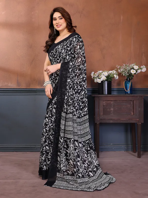 Printed_Georgette_Saree_With_UnStitched_Blouse_Piece_(Black)