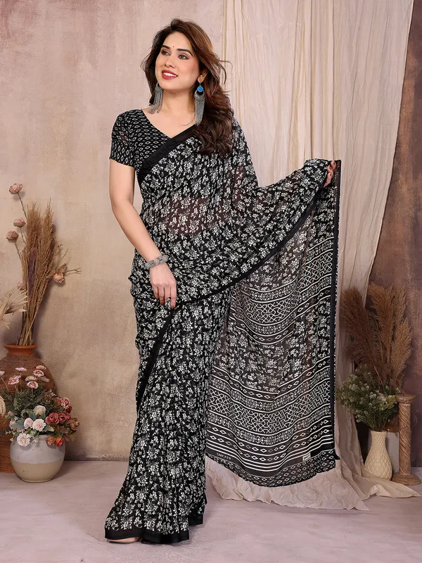 Printed_Georgette_Saree_With_UnStitched_Blouse_Piece_(Black)