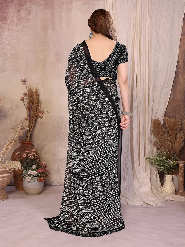 Printed_Georgette_Saree_With_UnStitched_Blouse_Piece_(Black)