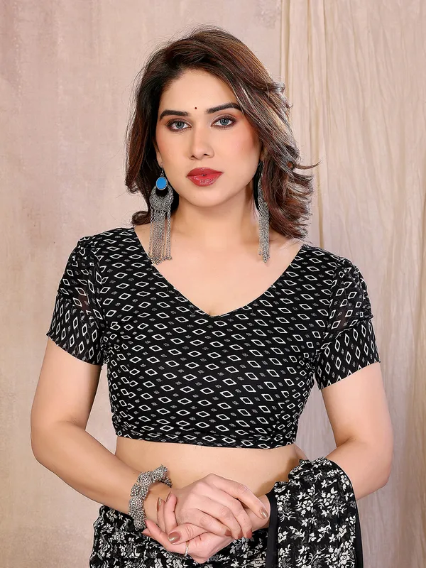 Printed_Georgette_Saree_With_UnStitched_Blouse_Piece_(Black)
