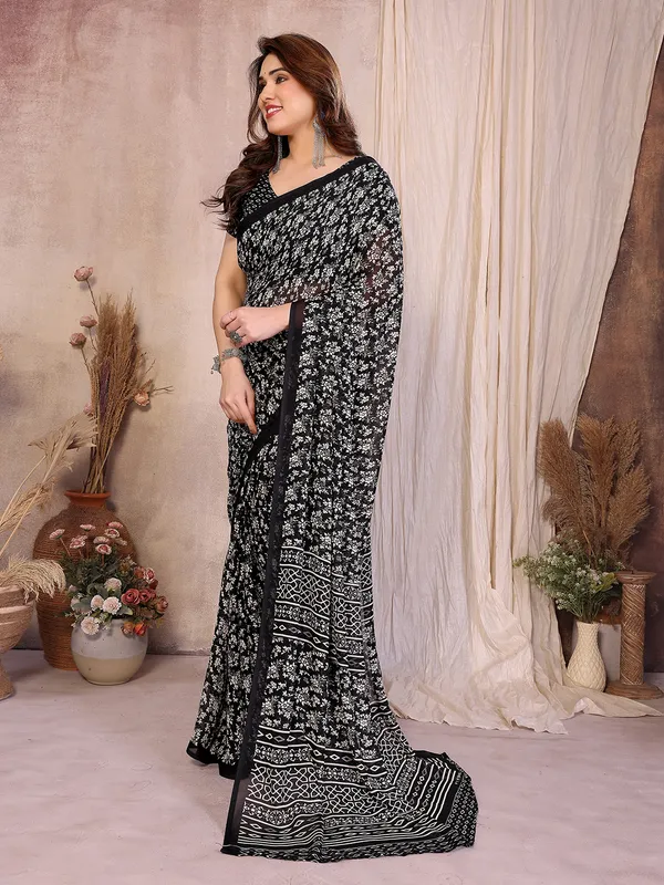 Printed_Georgette_Saree_With_UnStitched_Blouse_Piece_(Black)