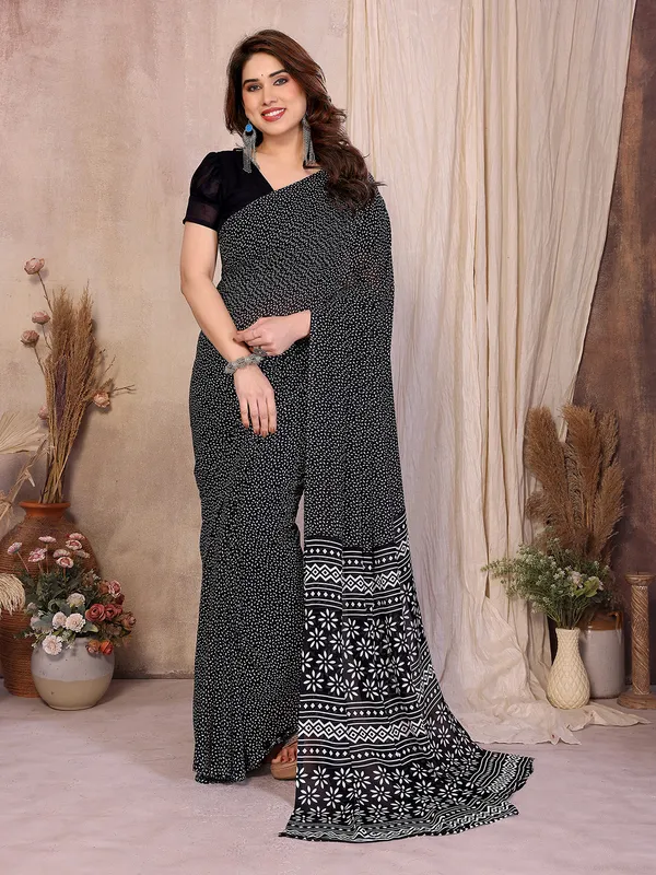 Printed_Georgette_Saree_With_UnStitched_Blouse_Piece_(Black)