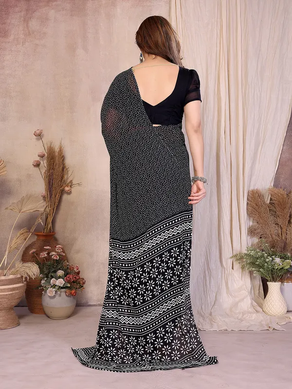 Printed_Georgette_Saree_With_UnStitched_Blouse_Piece_(Black)