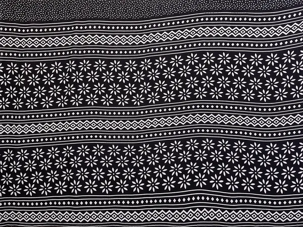 Printed_Georgette_Saree_With_UnStitched_Blouse_Piece_(Black)
