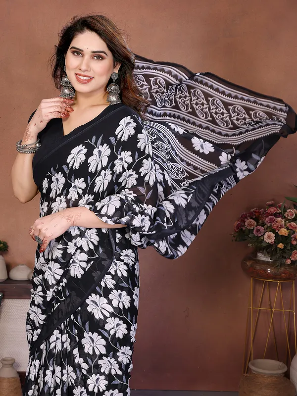 Printed_Georgette_Saree_With_UnStitched_Blouse_Piece_(BLACK)