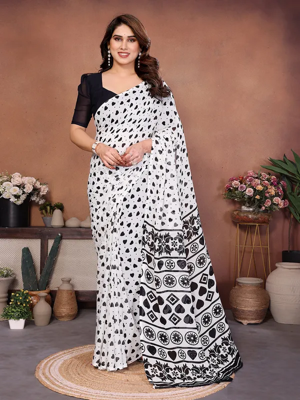 Printed_Georgette_Saree_With_UnStitched_Blouse_Piece_(BLACK)