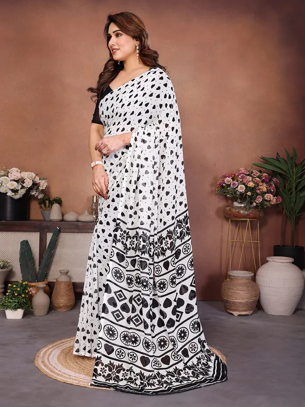 Printed_Georgette_Saree_With_UnStitched_Blouse_Piece_(BLACK)