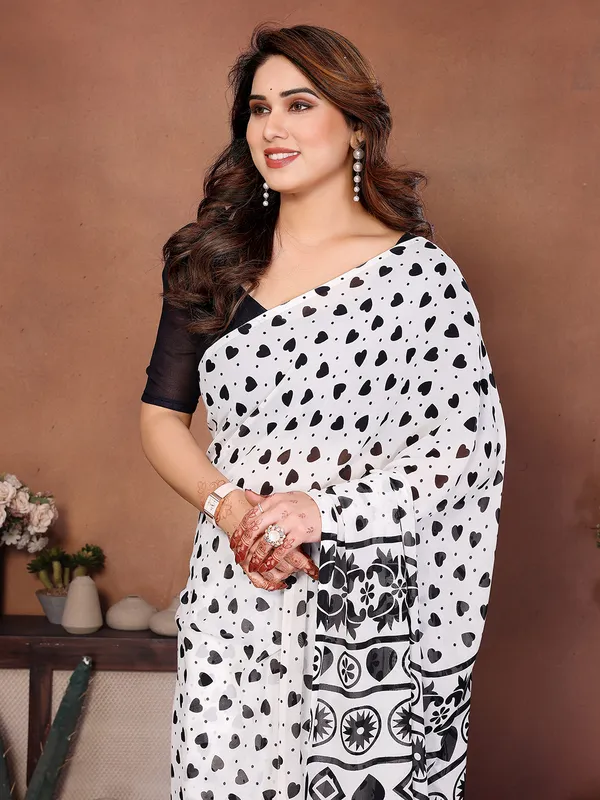 Printed_Georgette_Saree_With_UnStitched_Blouse_Piece_(BLACK)