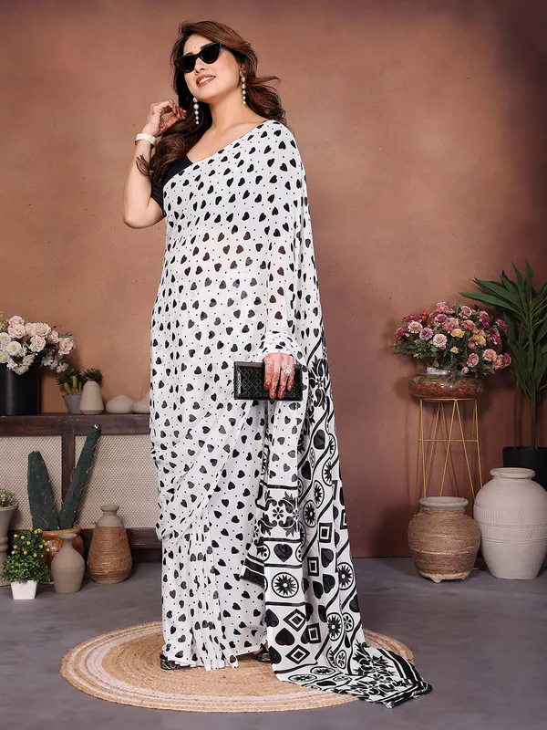 Printed_Georgette_Saree_With_UnStitched_Blouse_Piece_(BLACK)