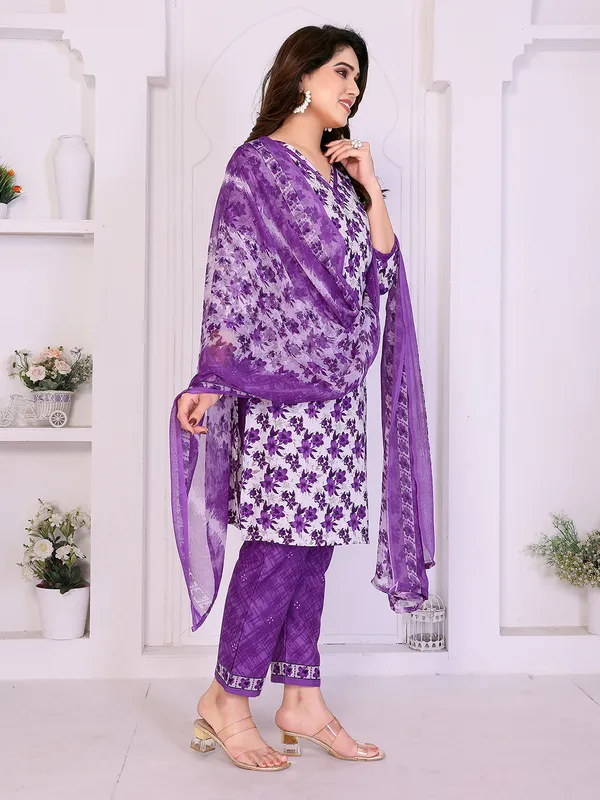 Unstitched_Crepe_Salwar_Suit_Material_Floral_Print,_Paisley