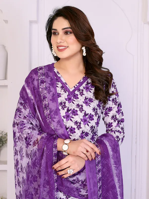 Unstitched_Crepe_Salwar_Suit_Material_Floral_Print,_Paisley