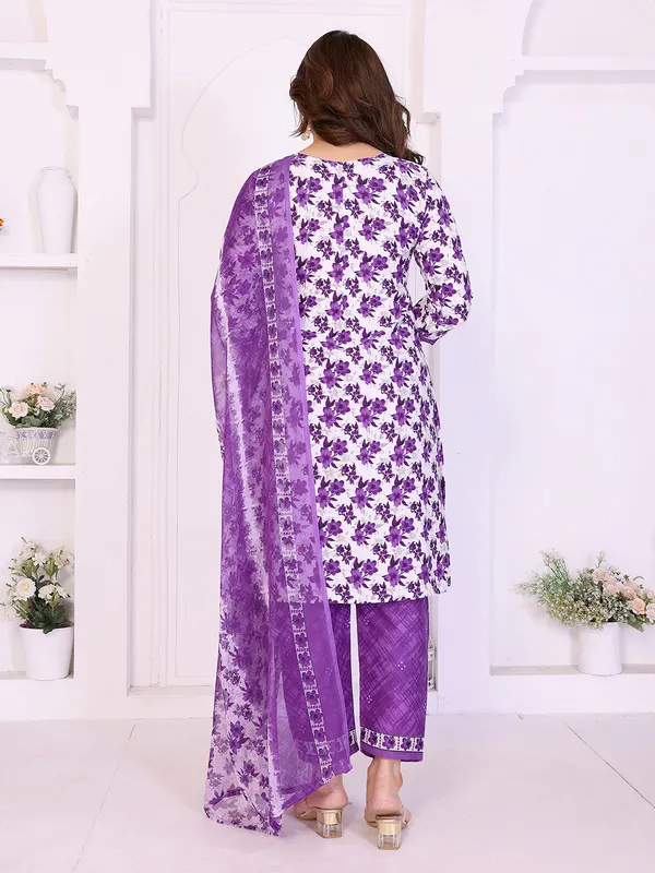 Unstitched_Crepe_Salwar_Suit_Material_Floral_Print,_Paisley