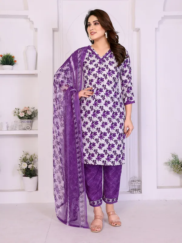 Unstitched_Crepe_Salwar_Suit_Material_Floral_Print,_Paisley