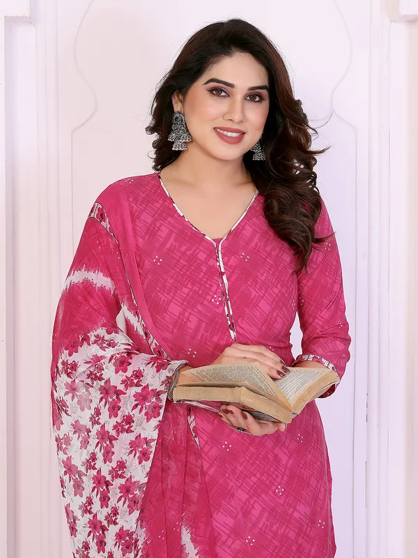 Unstitched_Crepe_Salwar_Suit_Material_Floral_Print,_Paisley