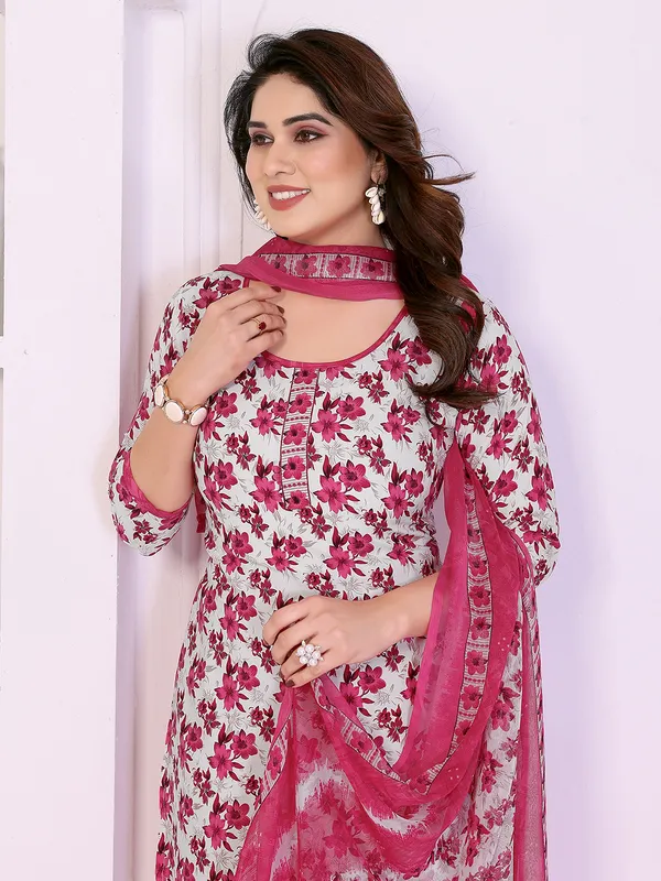 Unstitched_Crepe_Salwar_Suit_Material_Floral_Print,_Paisley