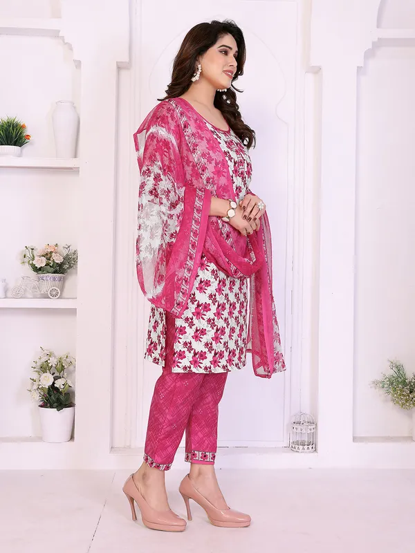 Unstitched_Crepe_Salwar_Suit_Material_Floral_Print,_Paisley
