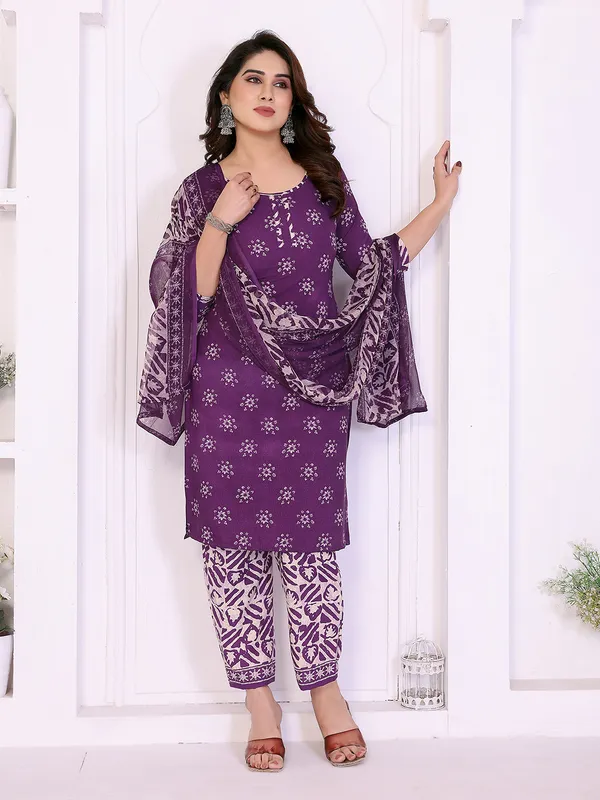 Unstitched_Crepe_Salwar_Suit_Material_Floral_Print,_Paisley
