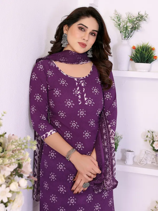 Unstitched_Crepe_Salwar_Suit_Material_Floral_Print,_Paisley