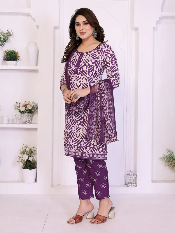 Unstitched_Crepe_Salwar_Suit_Material_Floral_Print,_Paisley