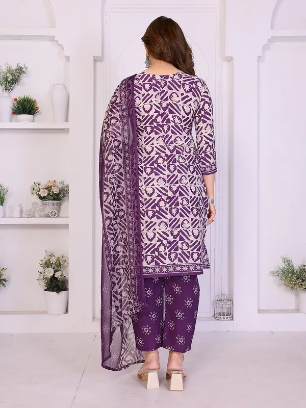 Unstitched_Crepe_Salwar_Suit_Material_Floral_Print,_Paisley