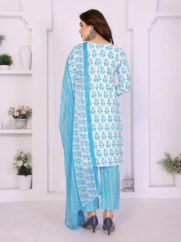 Unstitched_Crepe_Salwar_Suit_Material_Floral_Print,_Paisley