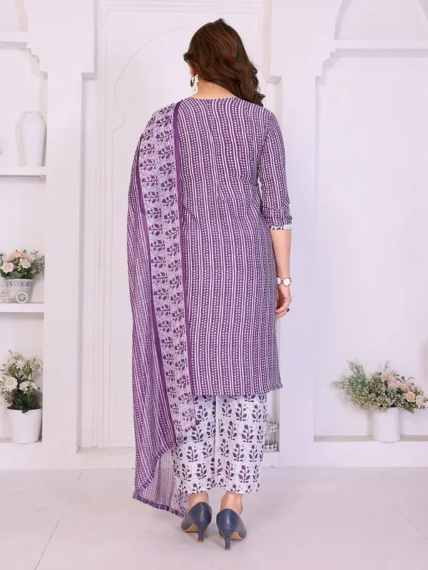 Unstitched_Crepe_Salwar_Suit_Material_Floral_Print,_Paisley