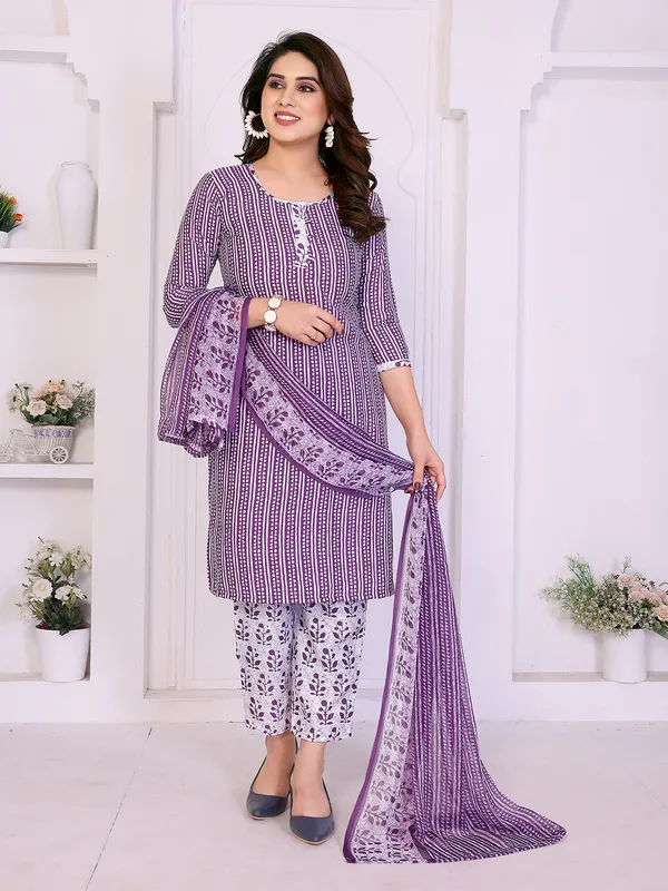 Unstitched_Crepe_Salwar_Suit_Material_Floral_Print,_Paisley