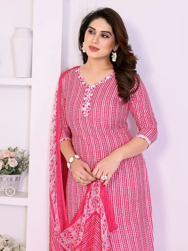 Unstitched_Crepe_Salwar_Suit_Material_Floral_Print,_Paisley
