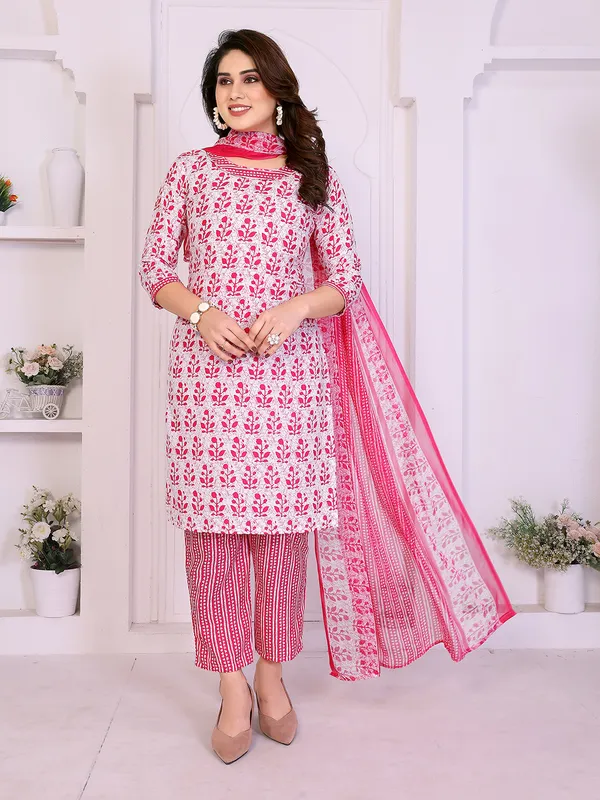 Unstitched_Crepe_Salwar_Suit_Material_Floral_Print,_Paisley