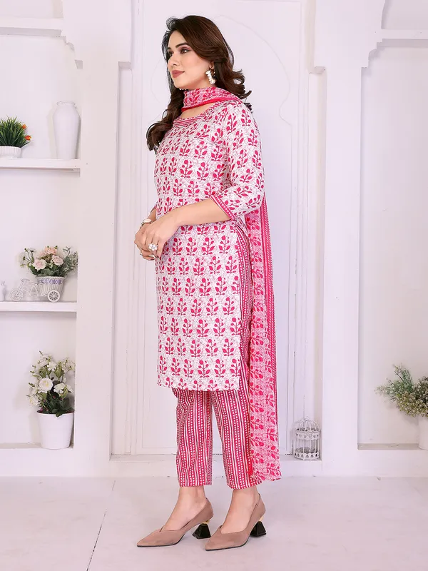Unstitched_Crepe_Salwar_Suit_Material_Floral_Print,_Paisley