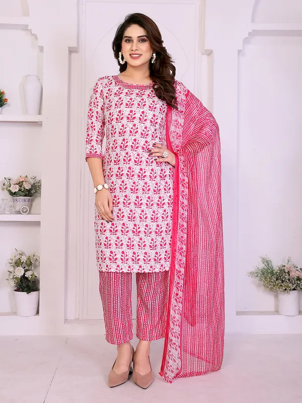Unstitched_Crepe_Salwar_Suit_Material_Floral_Print,_Paisley