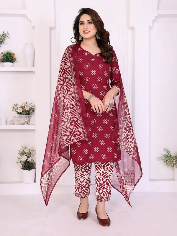 Unstitched_Crepe_Salwar_Suit_Material_Floral_Print,_Paisley