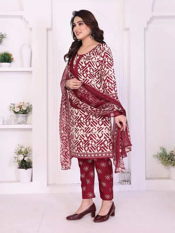 Unstitched_Crepe_Salwar_Suit_Material_Floral_Print,_Paisley