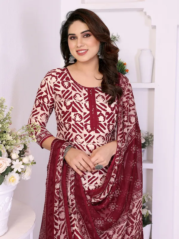 Unstitched_Crepe_Salwar_Suit_Material_Floral_Print,_Paisley