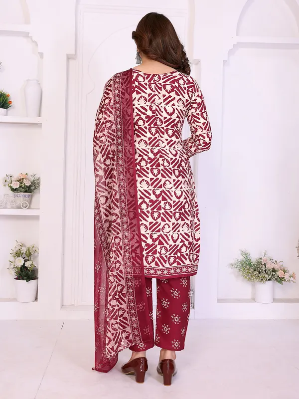 Unstitched_Crepe_Salwar_Suit_Material_Floral_Print,_Paisley