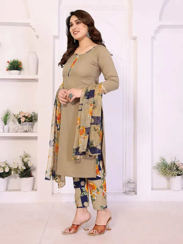 Unstitched_Crepe_Salwar_Suit_Material_Floral_Print,_Paisley