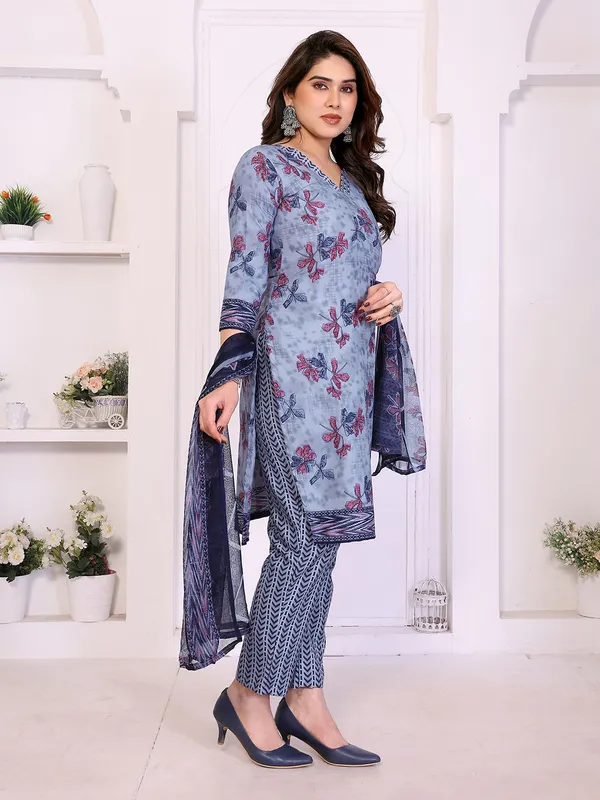 Unstitched_Crepe_Salwar_Suit_Material_Floral_Print,_Paisley
