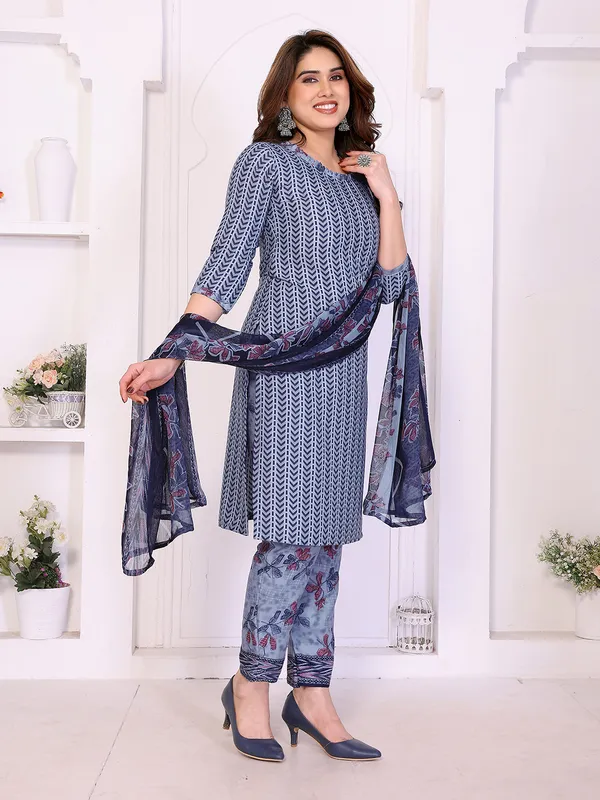 Unstitched_Crepe_Salwar_Suit_Material_Floral_Print,_Paisley