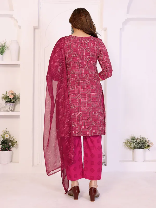 Unstitched_Crepe_Salwar_Suit_Material_Floral_Print,_Paisley