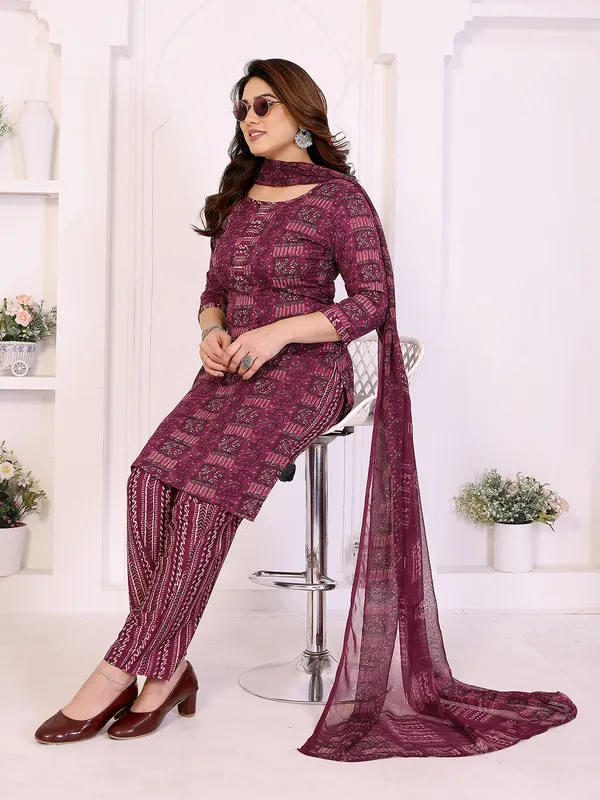 Unstitched_Crepe_Salwar_Suit_Material_Floral_Print,_Paisley
