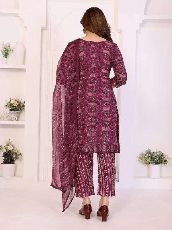 Unstitched_Crepe_Salwar_Suit_Material_Floral_Print,_Paisley