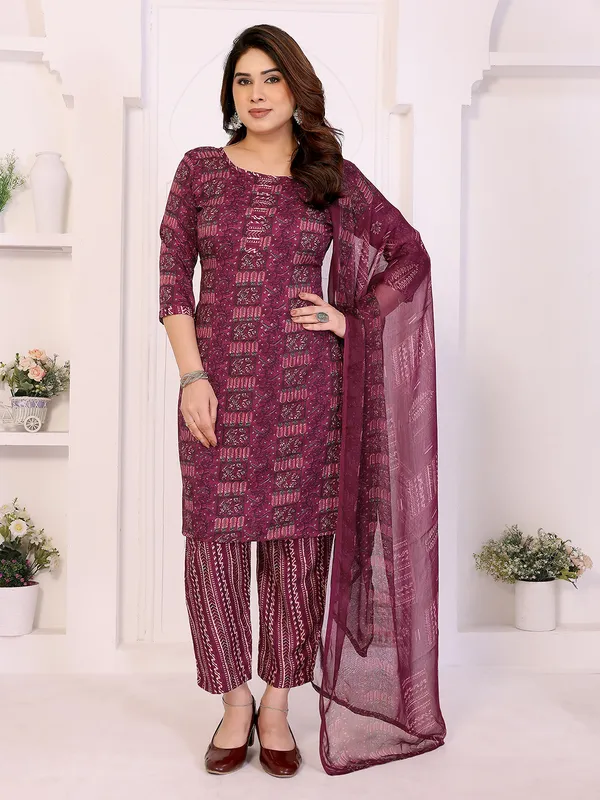 Unstitched_Crepe_Salwar_Suit_Material_Floral_Print,_Paisley