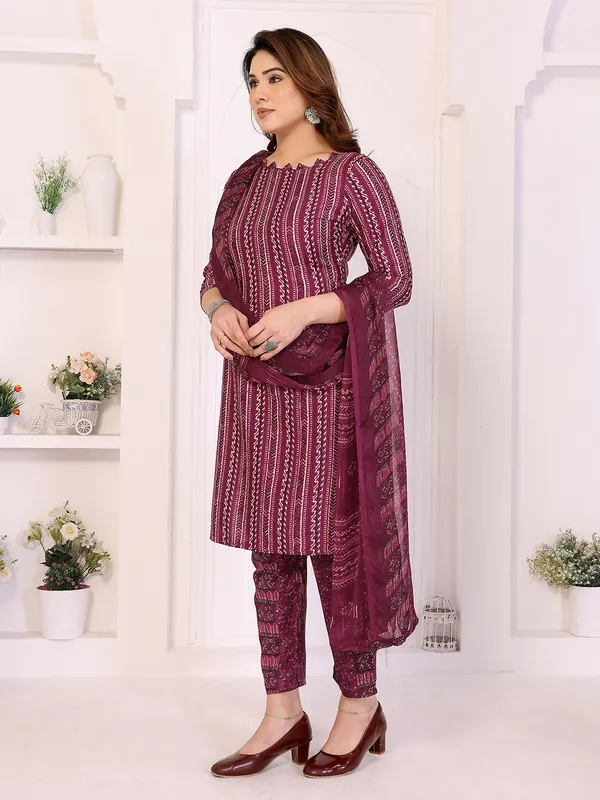 Unstitched_Crepe_Salwar_Suit_Material_Floral_Print,_Paisley