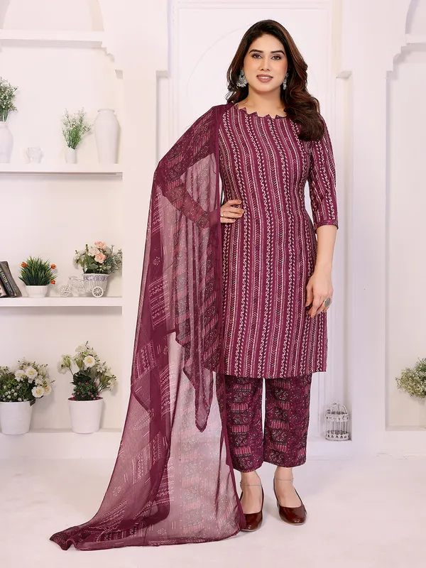 Unstitched_Crepe_Salwar_Suit_Material_Floral_Print,_Paisley