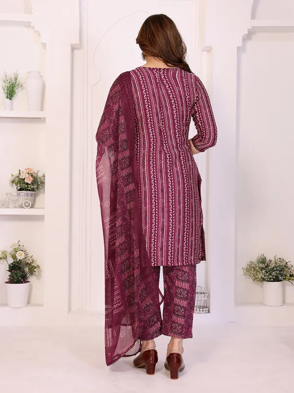 Unstitched_Crepe_Salwar_Suit_Material_Floral_Print,_Paisley
