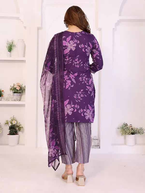 Unstitched_Crepe_Salwar_Suit_Material_Floral_Print,_Paisley