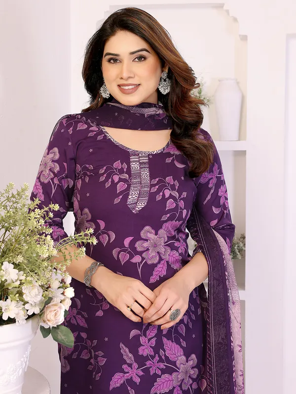 Unstitched_Crepe_Salwar_Suit_Material_Floral_Print,_Paisley
